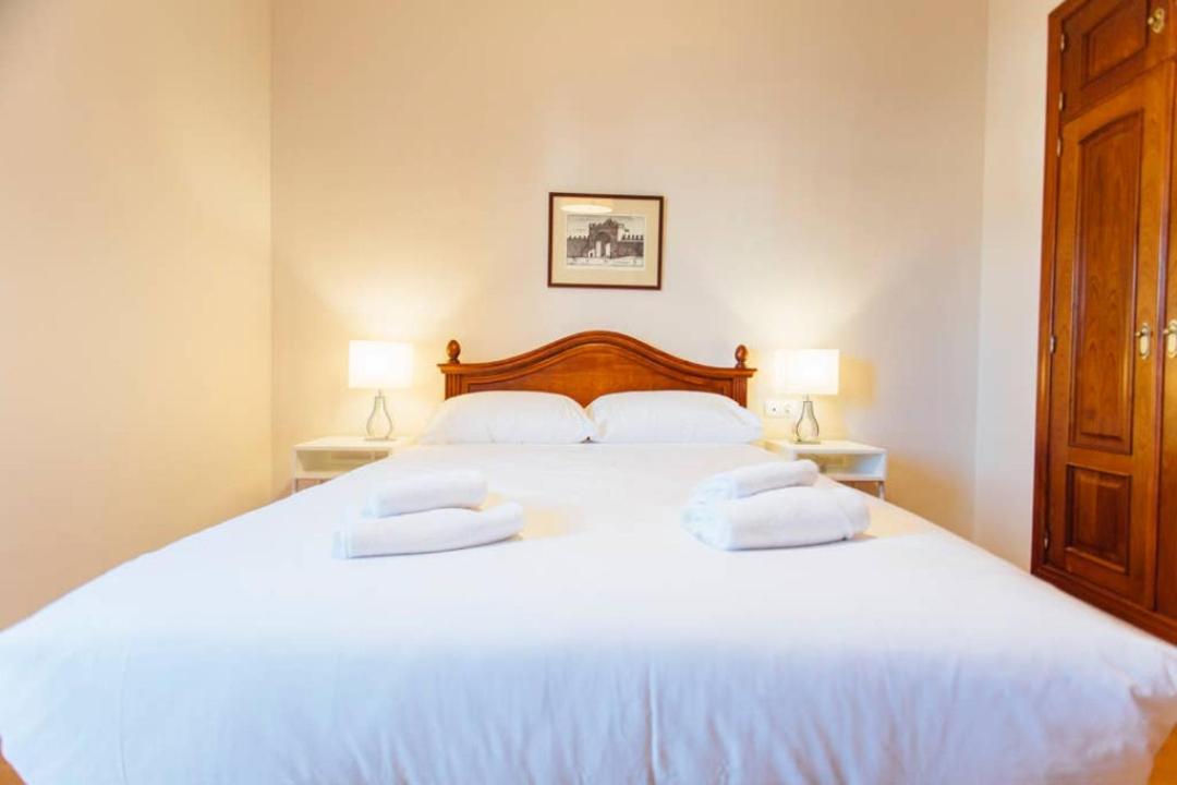 Duplex With Terrace- 5Bd 3Bth- Center — Photos 2