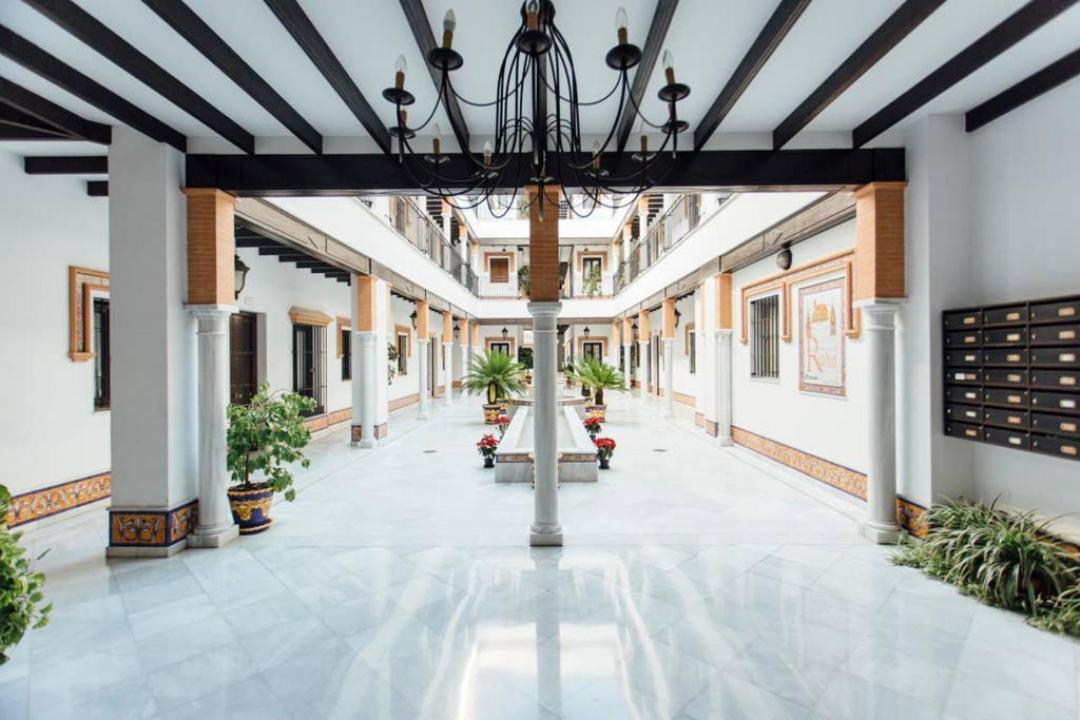 Duplex With Terrace- 5Bd 3Bth- Center, Seville